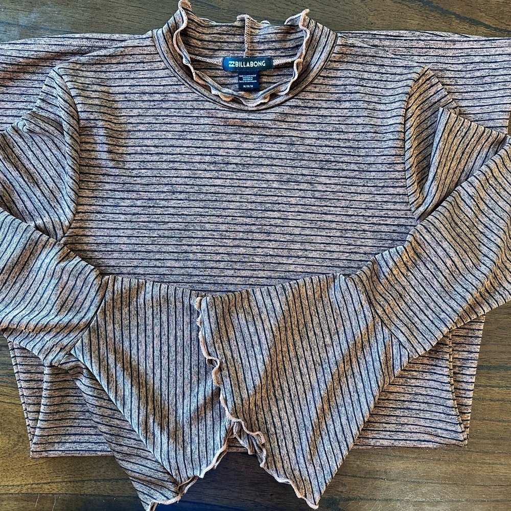 Billabong dress with bell sleeves Medium